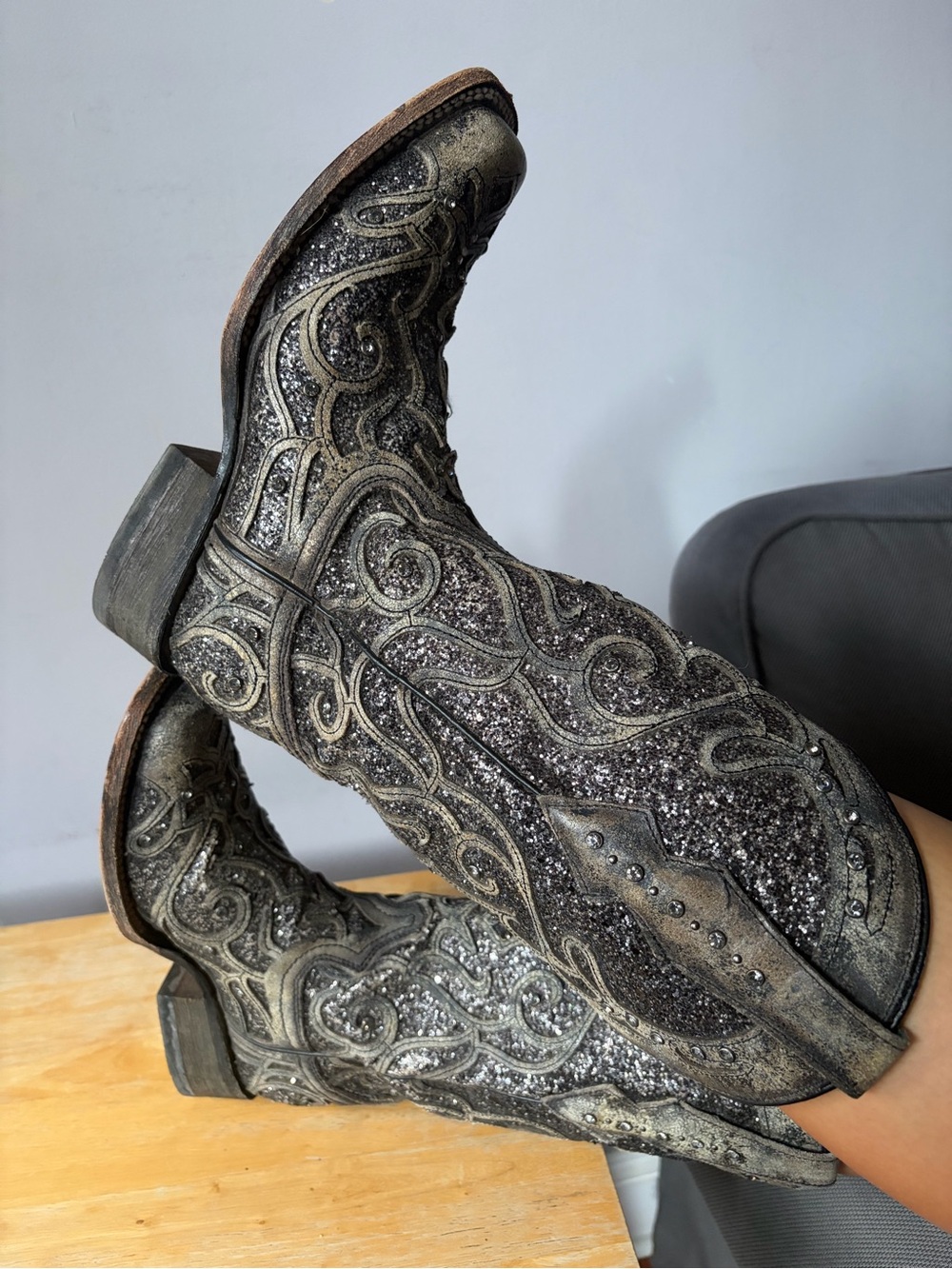 Corral Western Glittery Distressed Embroidery Leather Boots
